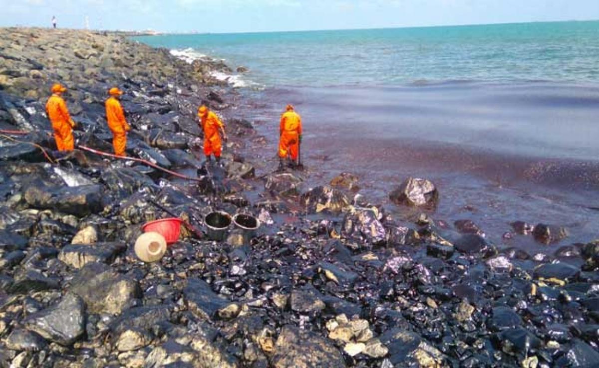 Chennai oil spill clean-up nears completion, fishermen help clear sludge